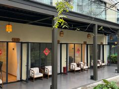 -茅草房·河畔园林火锅