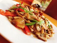 腊肉炒牛肝菌-翕庐小苑