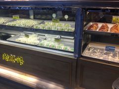 面包甜点陈列柜-鲍师傅糕点(江苏路店)