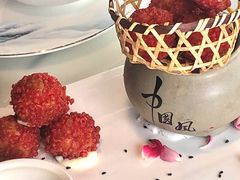 杨梅鳕鱼球-柳莺湖上·湖景餐厅·江南菜(西湖店)
