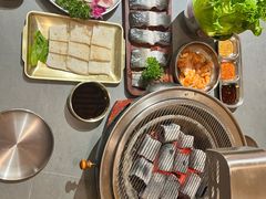 -围炉肉舍•炭烤活鳗•丹东海鲜烤肉(步行街店)