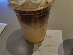 前兔似锦厚乳拿铁-瑞幸咖啡(苏河1号店)