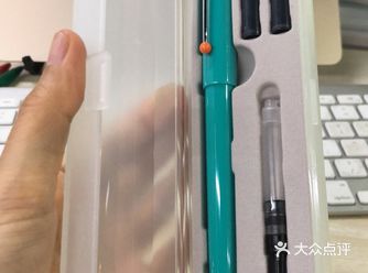 这里像一个迷你图书馆，安静又有氛围