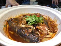 凤爪焗鱼头-周家二小姐的菜(西津渡店)