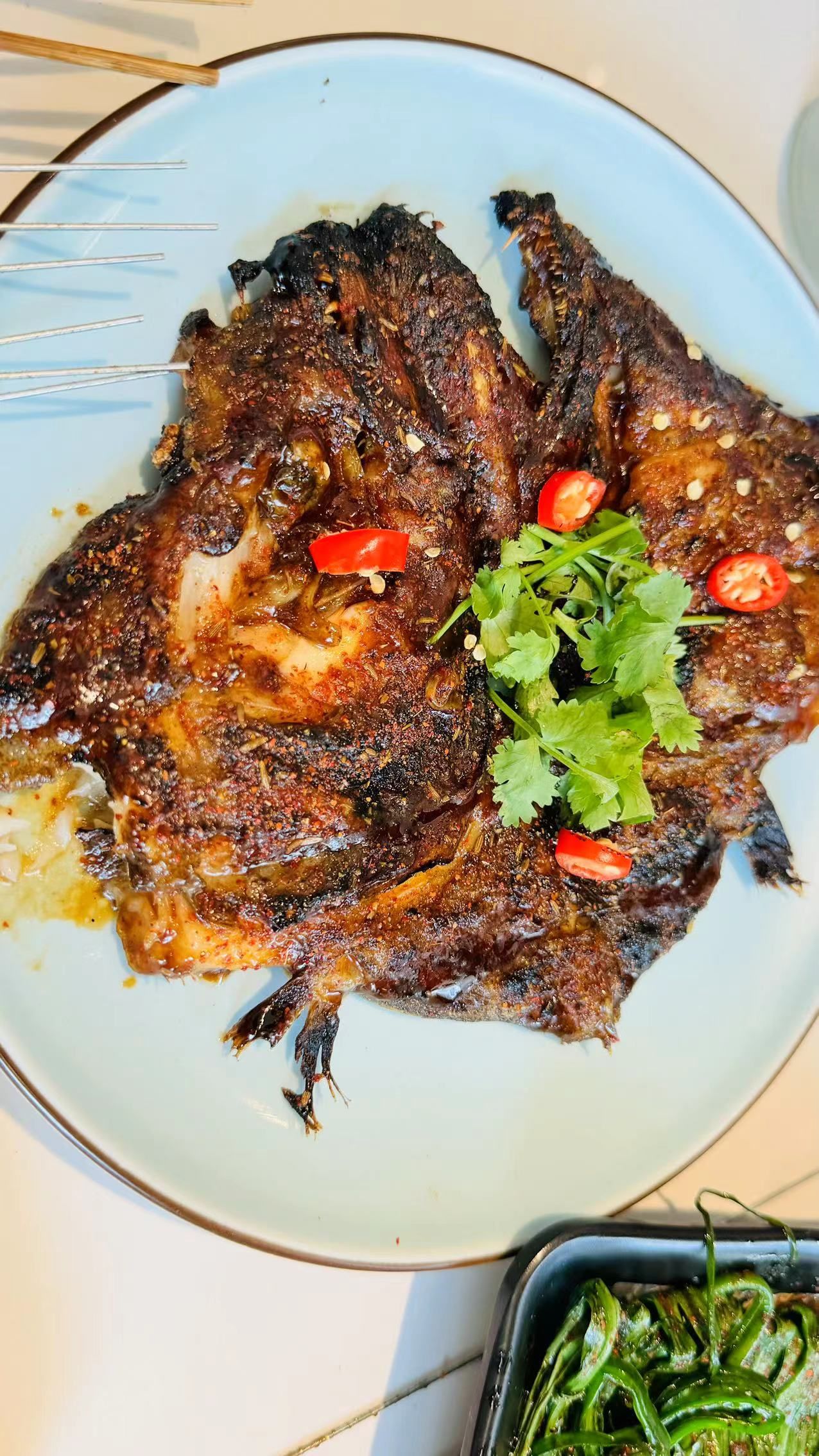 烤碟鱼头的美味诱惑