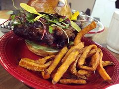 伊比利亚猪肋排汉堡-HELLO 27 意面·沙拉·帕尼尼