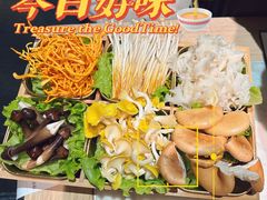-尚尚仙·酸汤猪手·猪肚鸡火锅(华联万柳购物中心店)