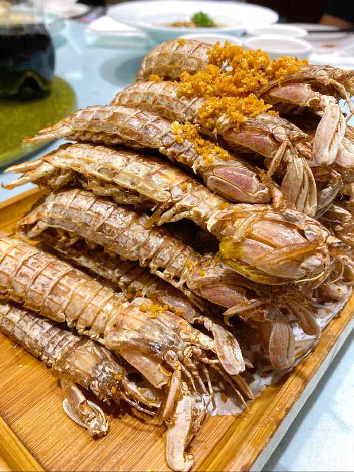 陈记海鲜酒家(九江路店)-"我要强推了,环境就是那种从小就有的酒楼风.