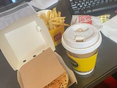 -麦当劳(友谊路得来速店)