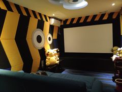 电影放映厅-新华里咖啡书吧(新华书店小寨店)