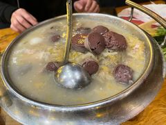 五花肉酸菜血肠锅-小俩口烧烤东北菜(双井店)