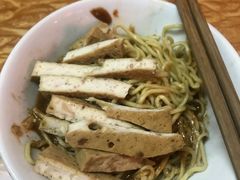 -松树干拌面店