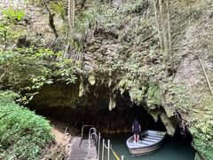 -怀托摩萤火虫洞