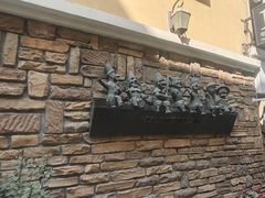 -鲁邦国际风情街(麦世达韩国精品百货店)