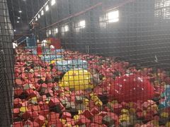-嘿哟动霸CHUA·新潮玩运动娱乐中心·蹦床滑冰团建乐园