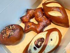 红豆碱水面包-WHEN PIGS FLY当猪飞