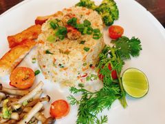 三文鱼炒饭-Chom Cafe and Restaurant