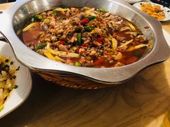 -兔行天下-鸿鹤鲜锅兔(中海国际店)