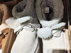 -UGG(燕莎奥特莱斯购物中心店)