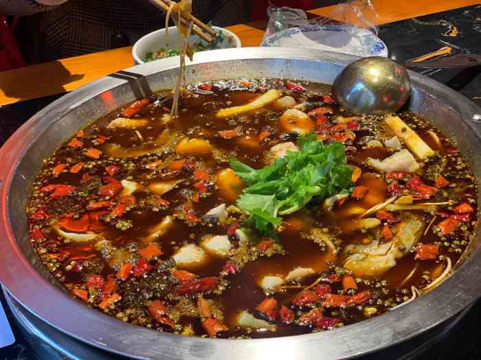 捞鱼池重庆鱼火锅-"去洛带古镇耍的路上发现的这家店,当时都快.