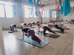 -静待花开瑜伽尊巴会馆