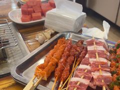 -哈尔滨小酒馆·鲜肉现穿自助烧烤(康新花园店)