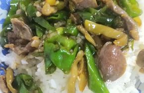 Pickled Vegetable Stir-fried Chicken Gizzard Rice Bowl