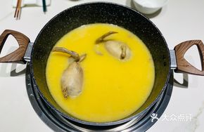 Golden Soup Bird's Nest and Shark Fin Pot
