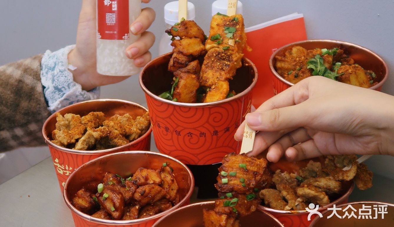 外皮是脆的，本以为应该就是什么臭豆腐之类的