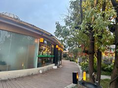 -茅草房·河畔园林火锅