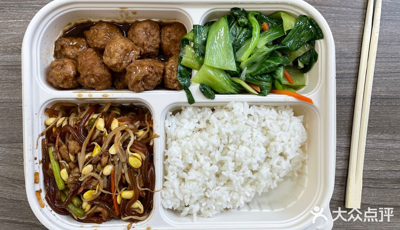 红烧小丸子盒饭