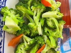 -老钟家烤羊排·敦伊阁清真餐厅胡羊焖饼