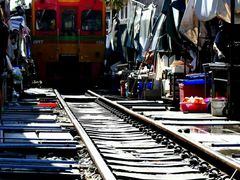 -席娜卡琳火车铁道夜市