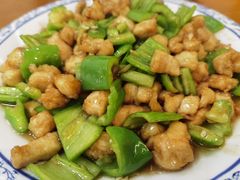 辣子鸡丁盖饭-聚发号清真菜馆