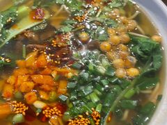 -爆炸头阿姨小四川正宗川味小吃(无任何分店)
