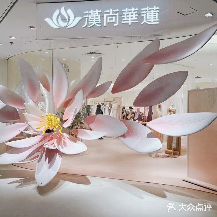 茶饮届与汉服届的首次跨界联名体验店