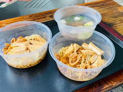 -松树干拌面店