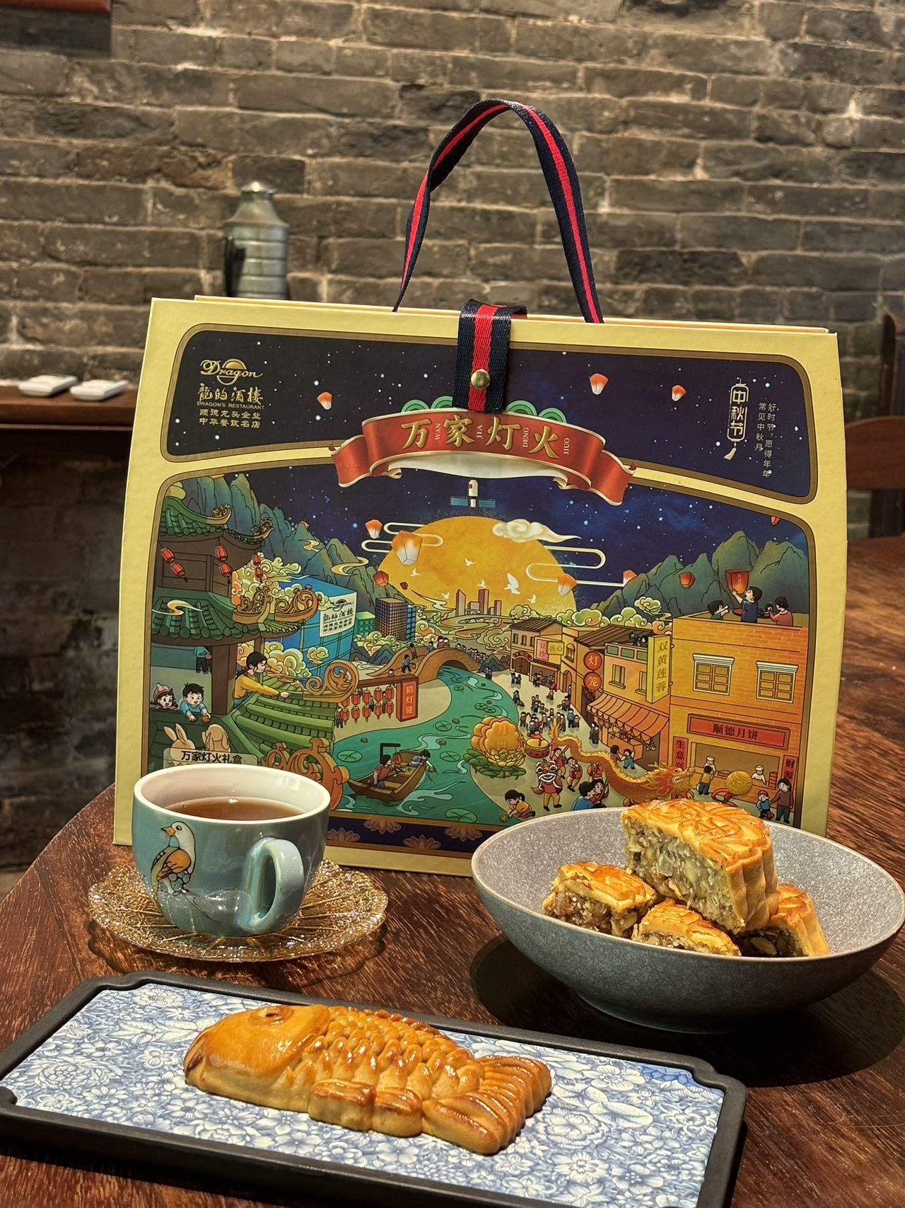 这个中秋谁还没买到龙的月饼!