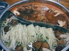 麻辣鸳鸯锅-苗伯妈酸汤火锅