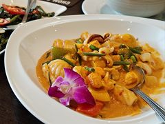 -Chom Cafe and Restaurant