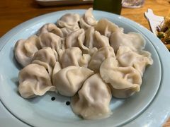 手工猪肉酸菜水饺-小俩口烧烤东北菜(双井店)
