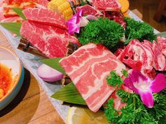 黑牛六拼-明洞阿姨·韩式酱蟹烤肉·创意料理(三元桥店)