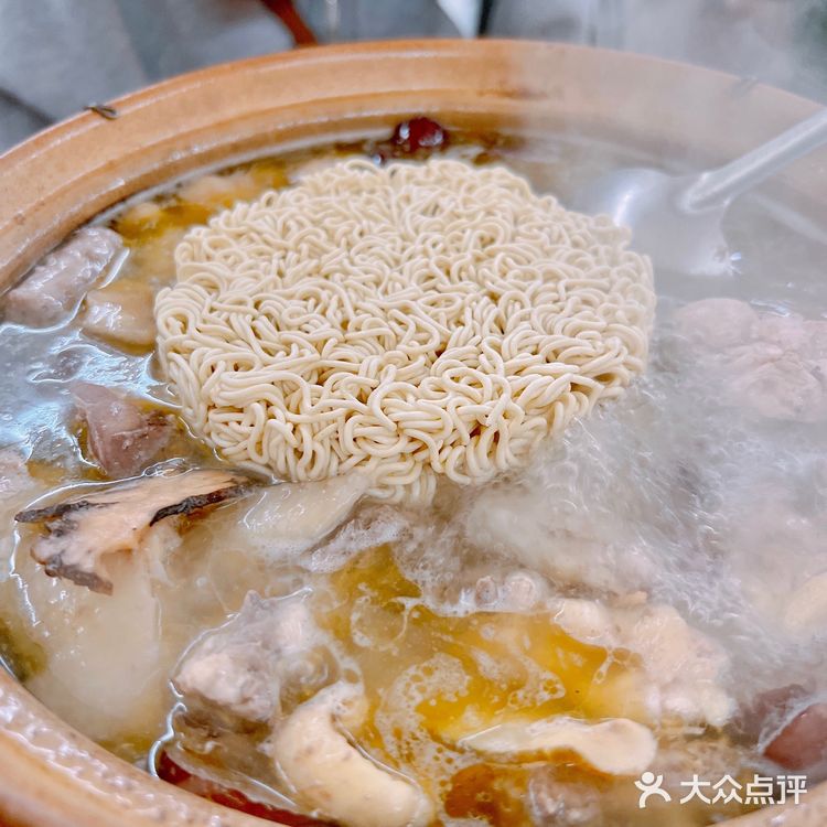 埋单也才490元，着实是近来吃得最便宜又饱的一顿