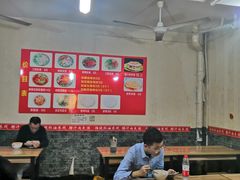 大堂-老字号杨坡红油米线腊汁肉夹馍(东四道巷店)
