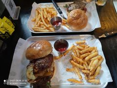招牌鹅肝牛肉汉堡-Grinder 绞肉机汉堡(武定路店)