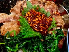 炭烤猪五花肉盖饭-热血兄弟·炭火烤肉(融侨中心店)