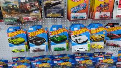 -逝水玩具折扣店