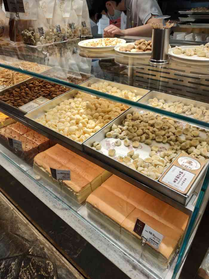 珍糕兴(五角场店)-"终于路过看到没什么人排队 就顺势拔草啦 .