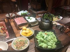 -老牌坊云南鱼豆花火锅(哈西万达店)