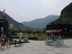 -百里峡七彩艺术小镇